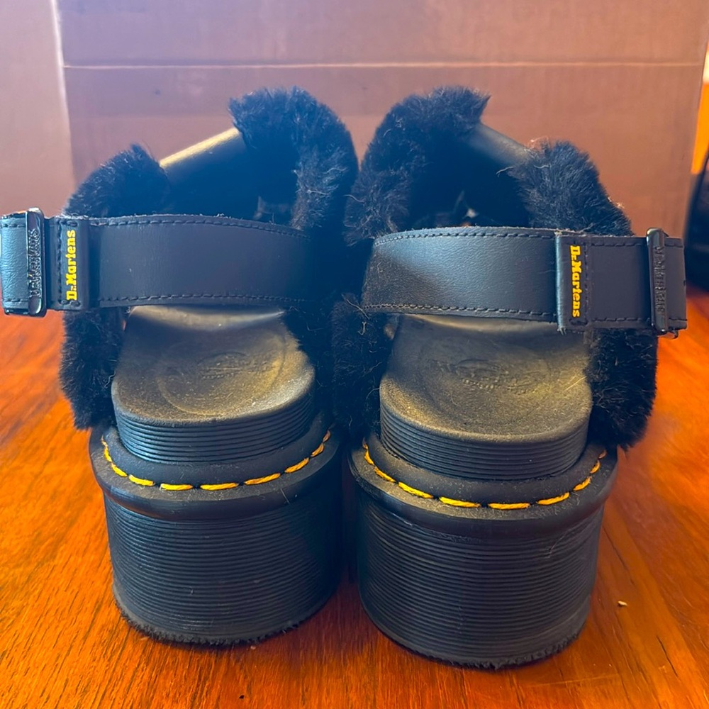 Dr Martens Francis Fluffy Hydro sandals - BLACK - LIKE NEW!